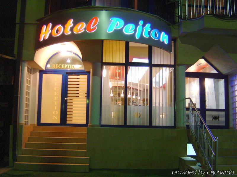 Hotel Pejton Pristina Exterior foto